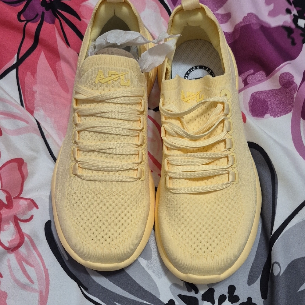 APL TechLoom Breeze Sneakers in Mellow Yellow Size 6